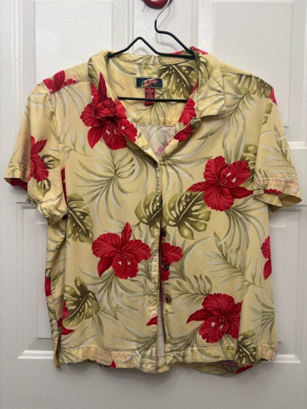 Women's Red Floral Button-Down Camp Shirt in Cream